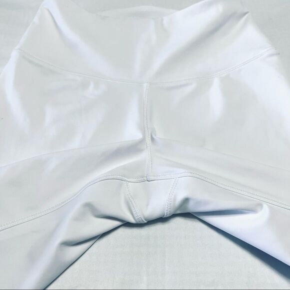 Good American ESSENTIAL BIKE SHORT White  Athleisure Athletic Shorts Size Small - Picture 3 of 15